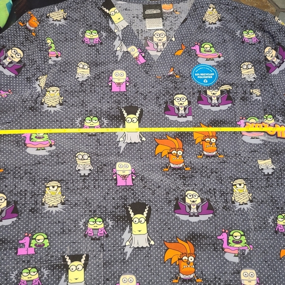 Minions Unisex Size Large Character Scrub Top NWT, Double Front Pocket - Picture 9 of 15